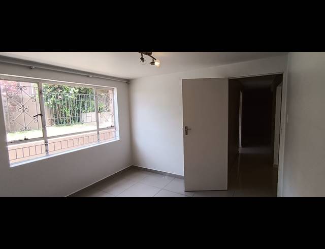 3 BEDROOM FLAT TO LET IN MORNINGSIDE